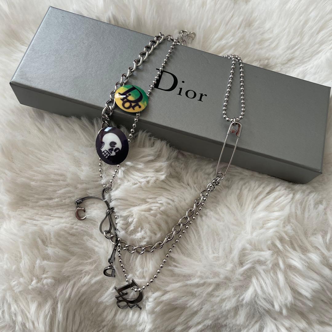 Dior シルバー チャーム付きネックレス