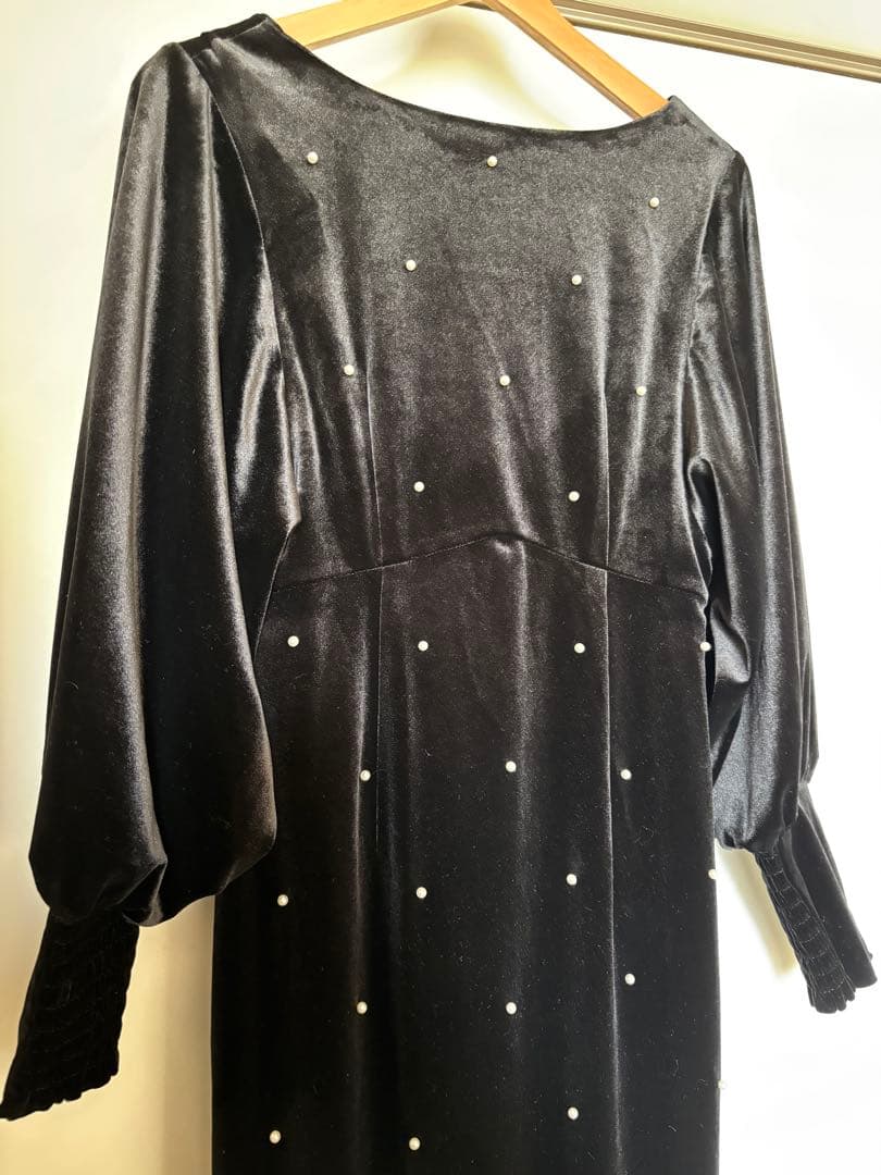 ワンピース BACK OPEN PEARL VELOUR DRESS