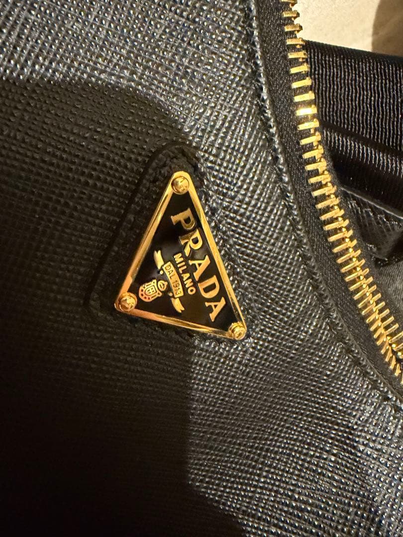 PRADA ブラックショルダーバッグ