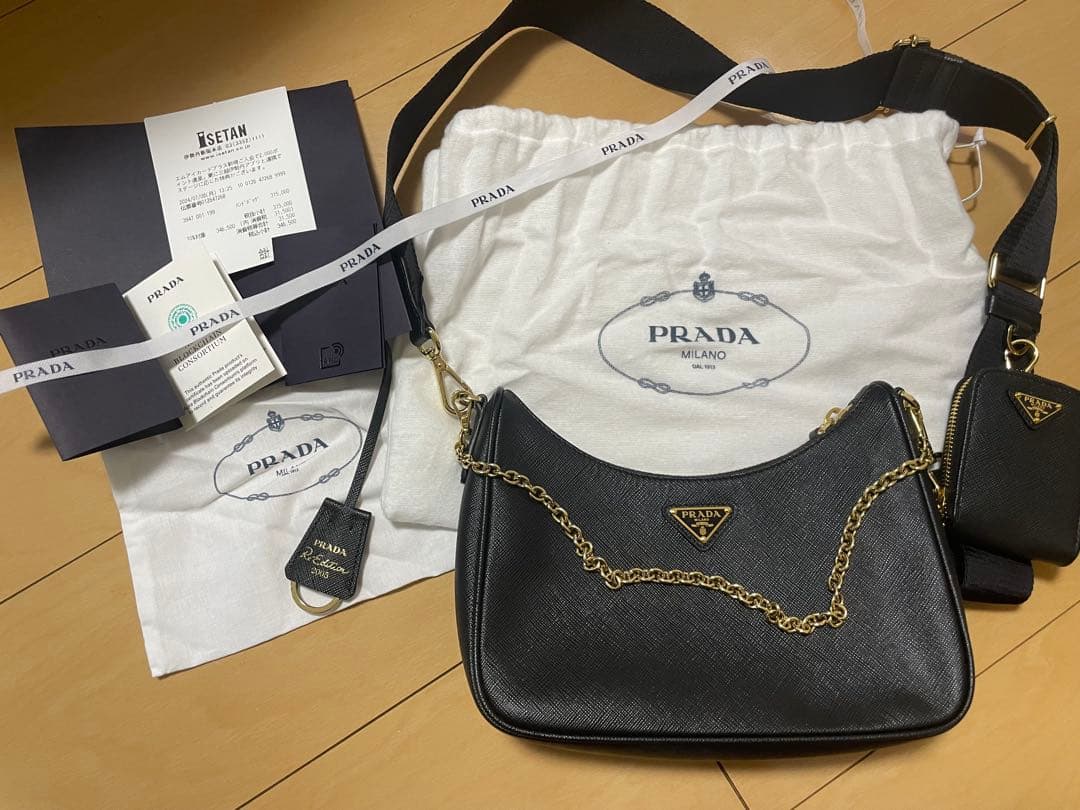 PRADA ブラックショルダーバッグ