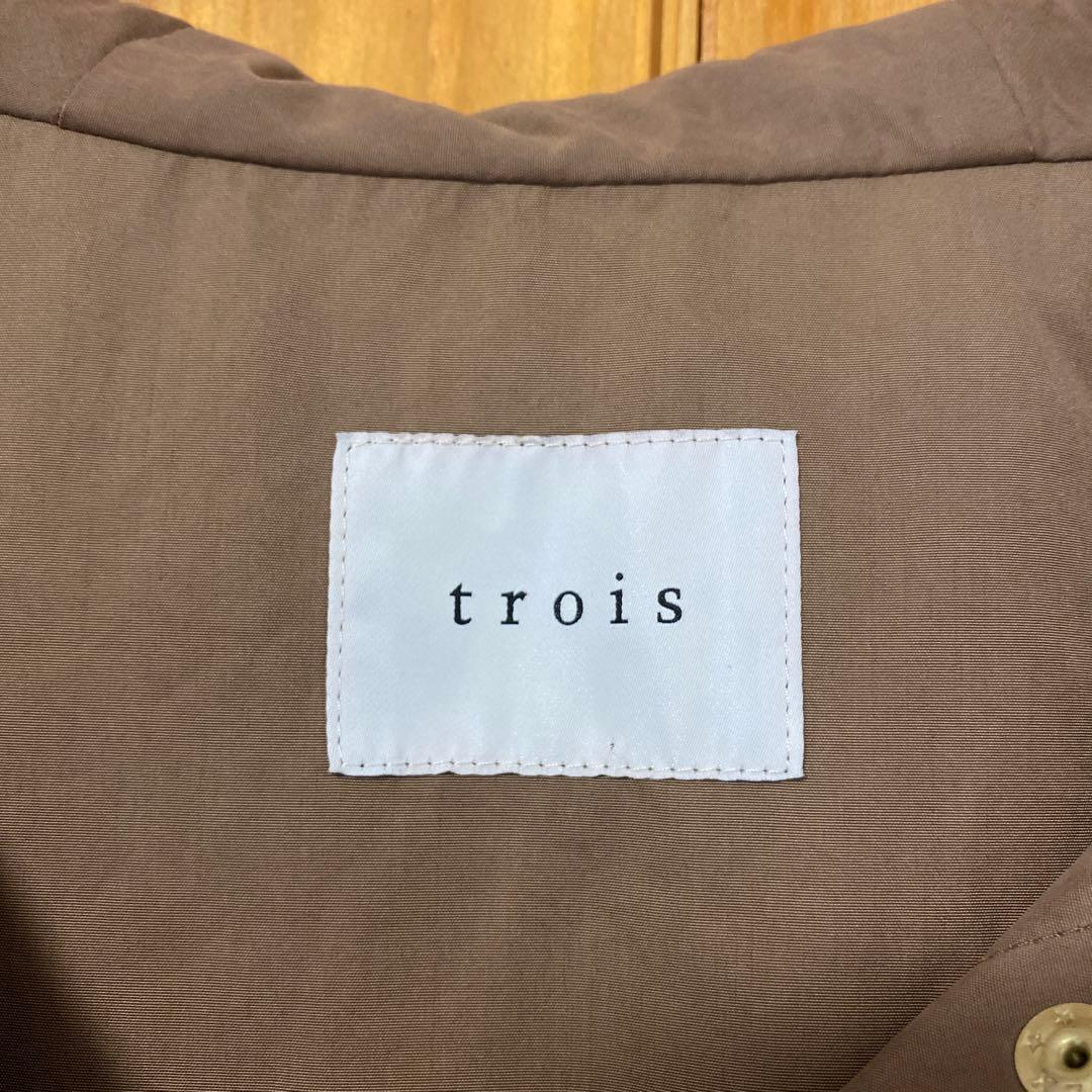 【フリルリボン　ドッキングJKT バックフリル　trois トロア