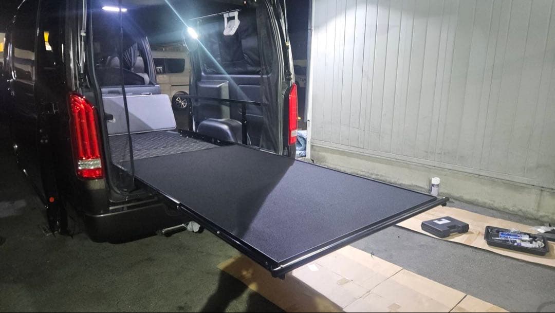 コジコジ様ハイエーススライドフロア強化タイプ150、黒レール、黒フェルト　ポール