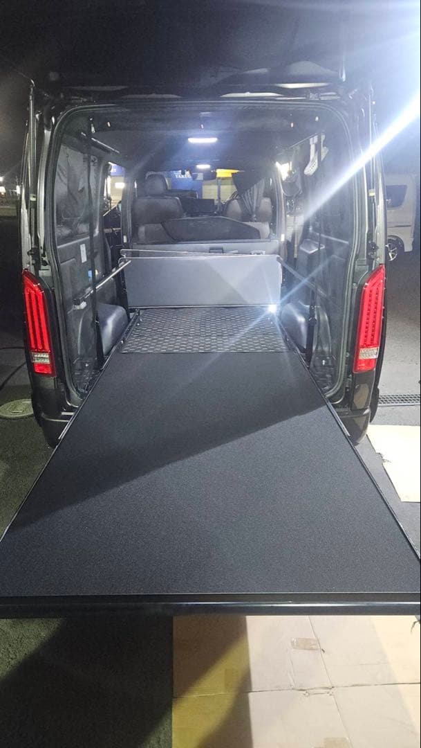 コジコジ様ハイエーススライドフロア強化タイプ150、黒レール、黒フェルト　ポール