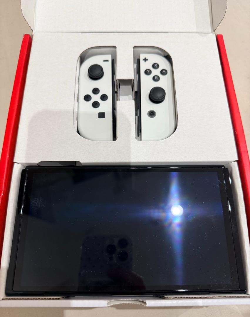 中古 Nintendo Switch 本体 付属品付き 外箱破損有