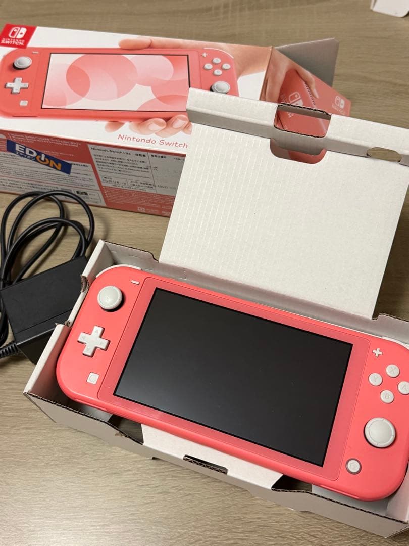 ニンテンドー Switchライト コーラル