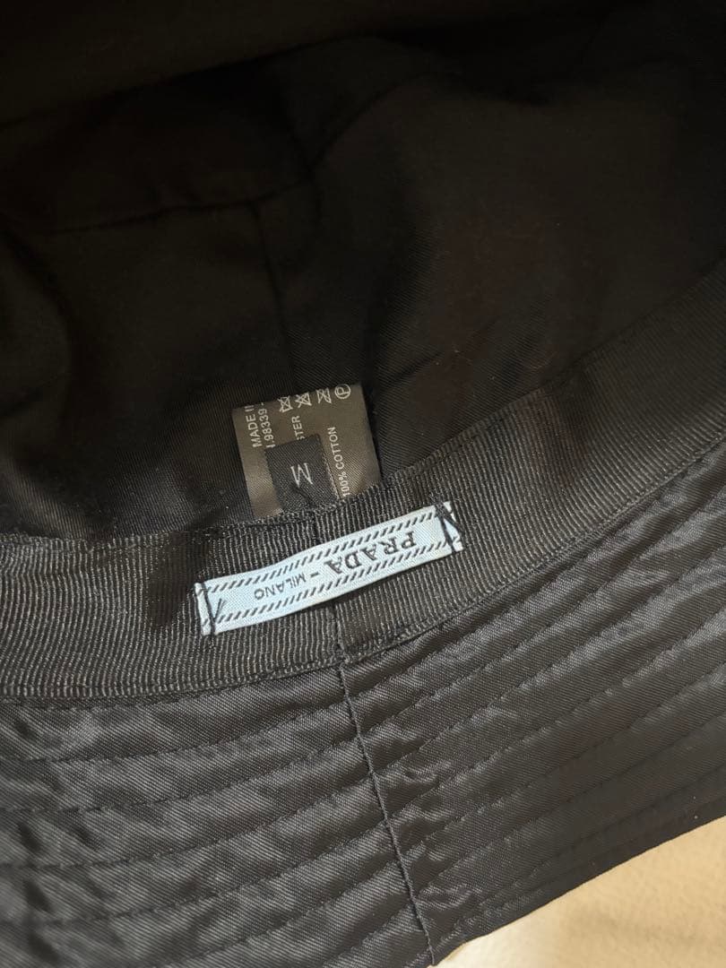 PRADA 黒 バケットハット M