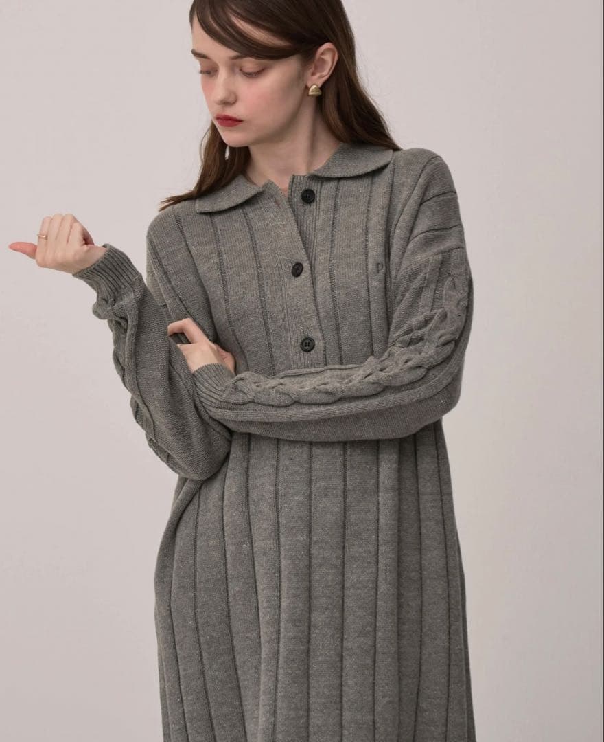 新品未使用PINUEピヌエ ポロカラーリブニットワンピース（GRAY）