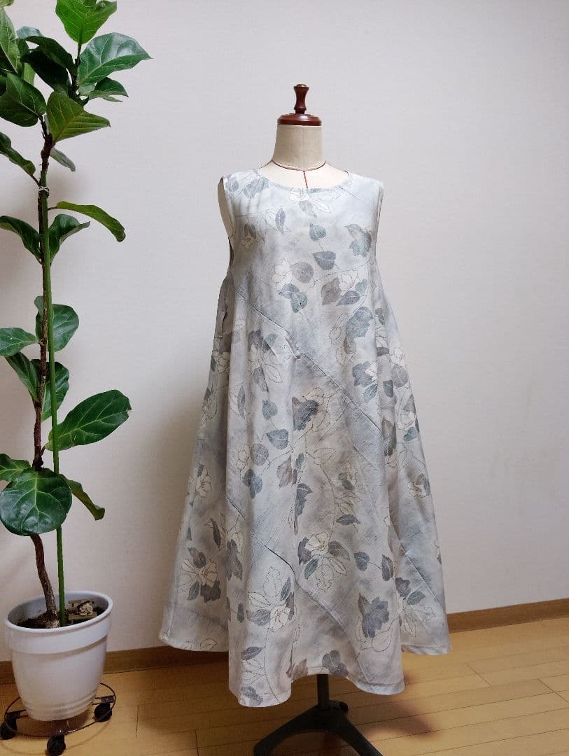 着物リメイク　紬フレアーワンピース　正絹花柄　ストールリボン2本付き