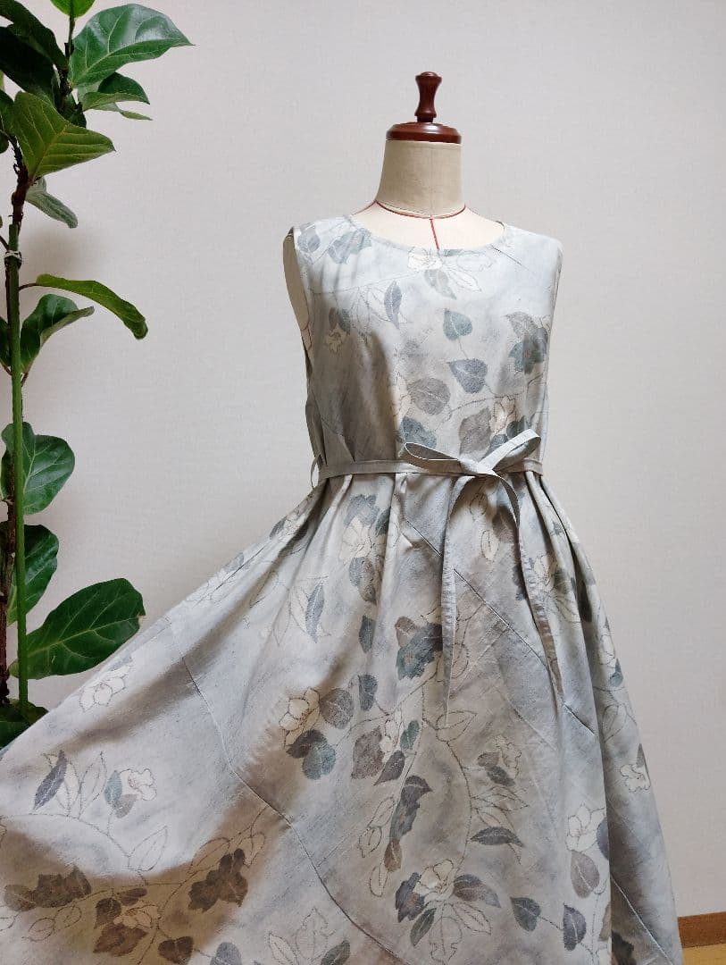 着物リメイク　紬フレアーワンピース　正絹花柄　ストールリボン2本付き