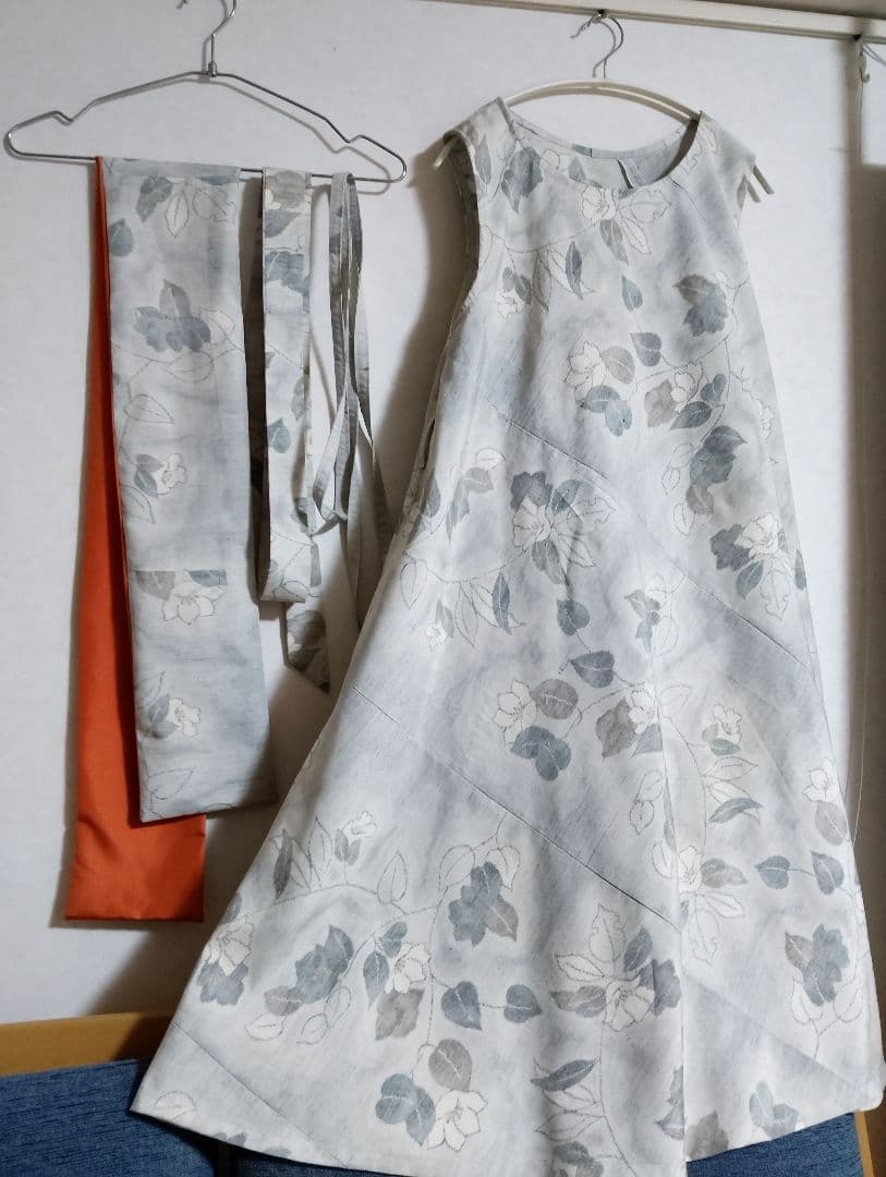 着物リメイク　紬フレアーワンピース　正絹花柄　ストールリボン2本付き