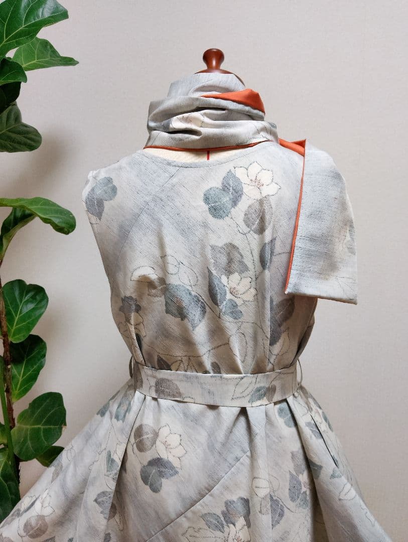 着物リメイク　紬フレアーワンピース　正絹花柄　ストールリボン2本付き