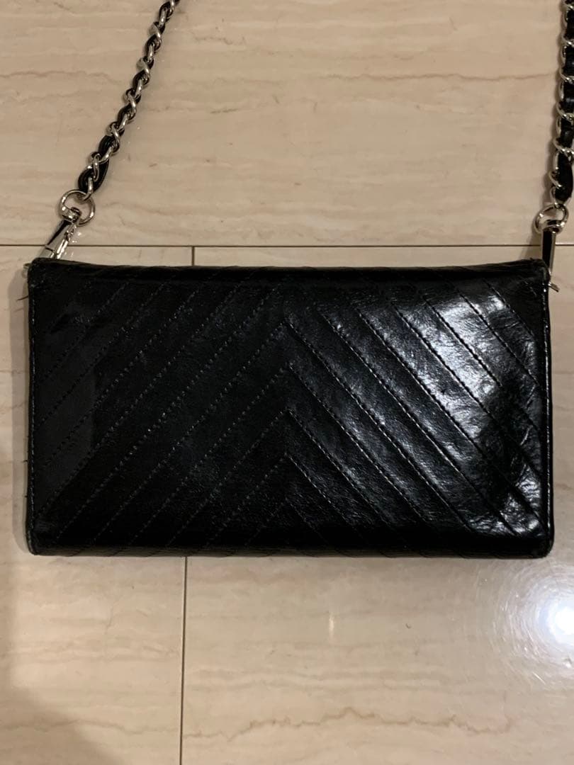 シャネルCHANEL黒色　長財布　Vステッチ　新品のショルダー付