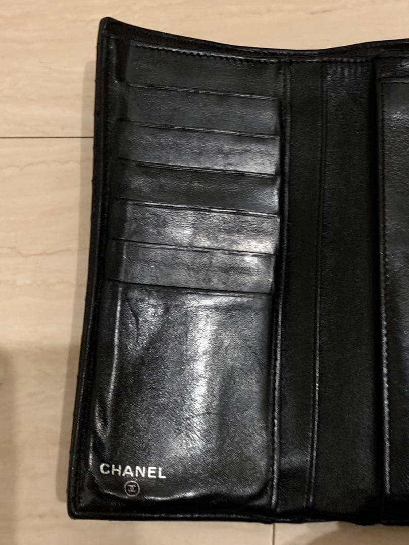 シャネルCHANEL黒色　長財布　Vステッチ　新品のショルダー付