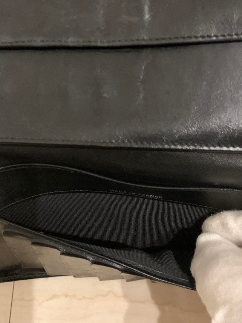 シャネルCHANEL黒色　長財布　Vステッチ　新品のショルダー付