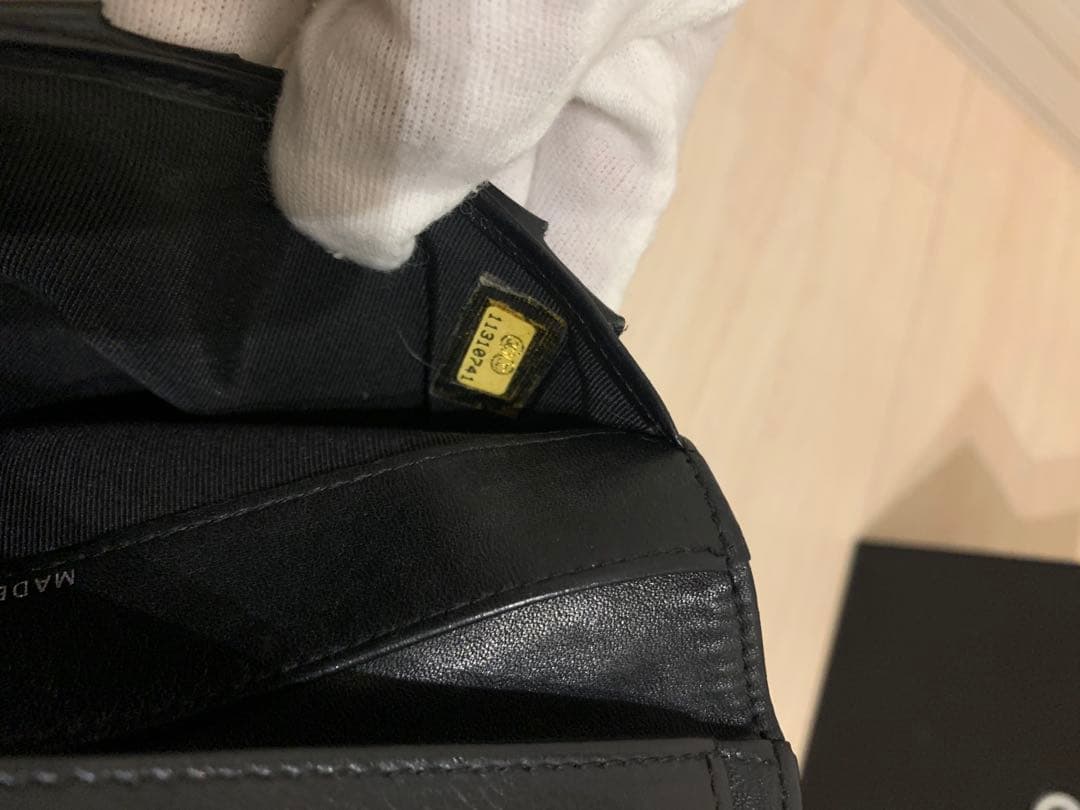 シャネルCHANEL黒色　長財布　Vステッチ　新品のショルダー付