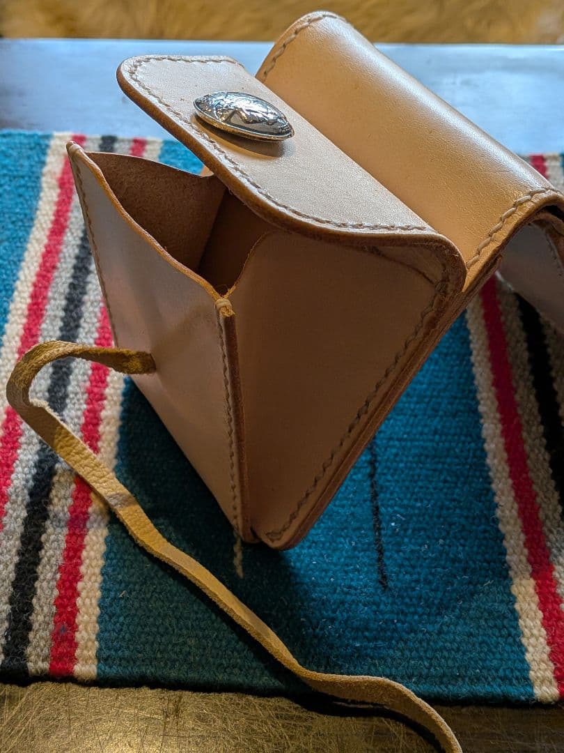 牛革サドルレザー　シルバーコンチョ付き　外小銭入れ二つ折り財布　ハンドメイド