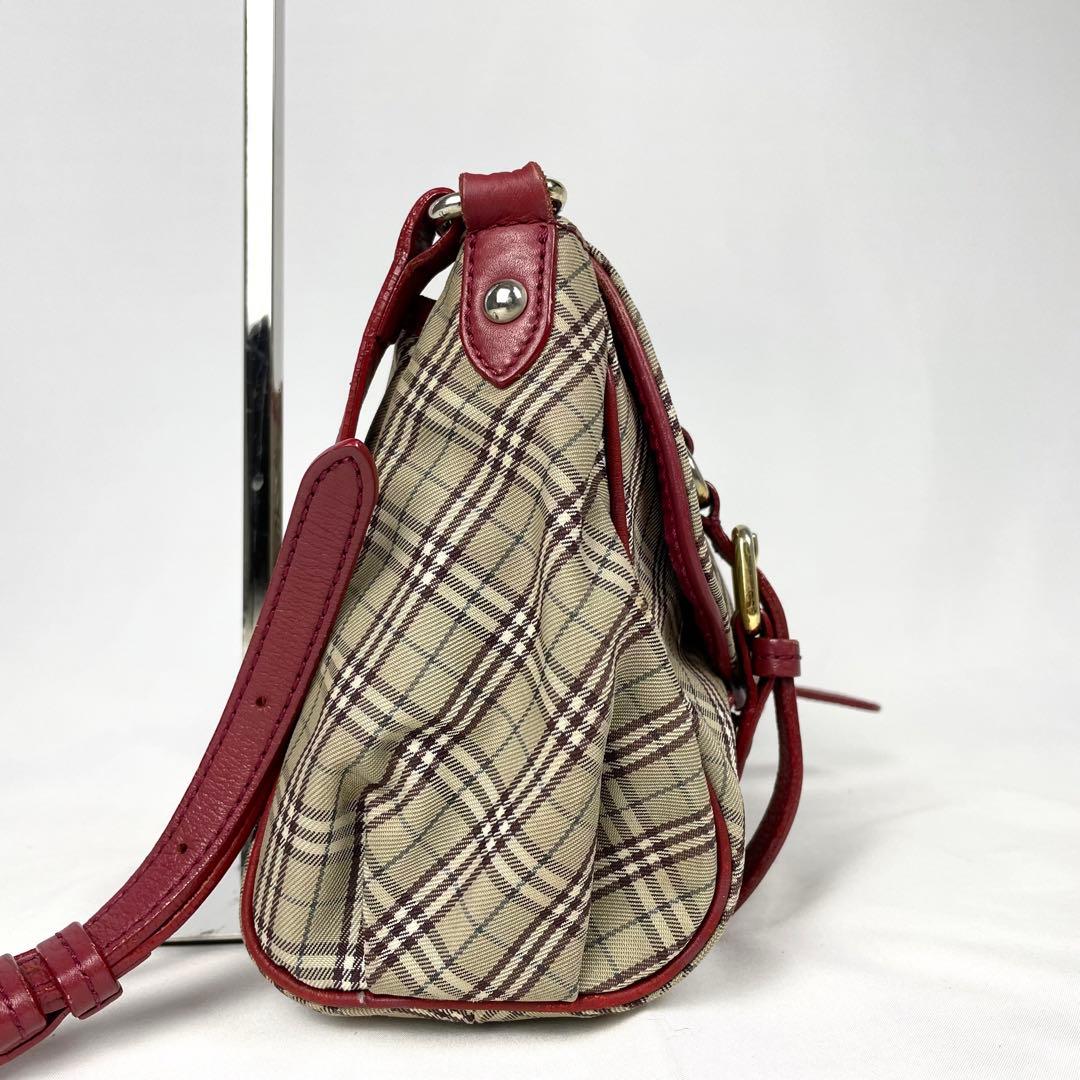 バーバリーブルーレーベル ショルダーバッグ　ノバチェック ロゴ金具 赤