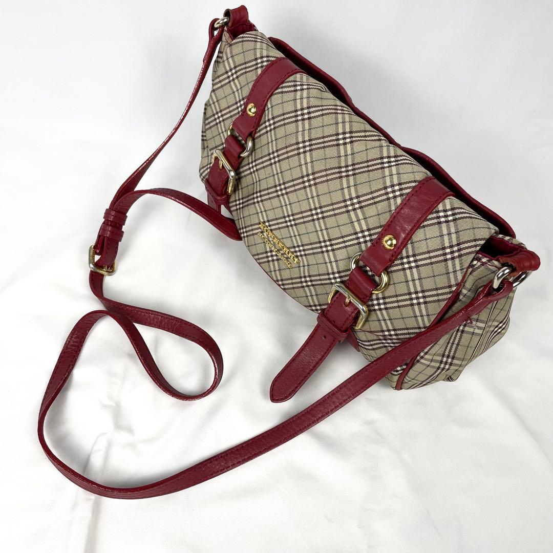 バーバリーブルーレーベル ショルダーバッグ　ノバチェック ロゴ金具 赤