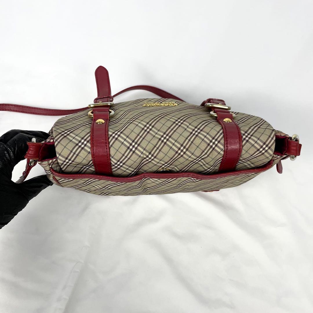 バーバリーブルーレーベル ショルダーバッグ　ノバチェック ロゴ金具 赤