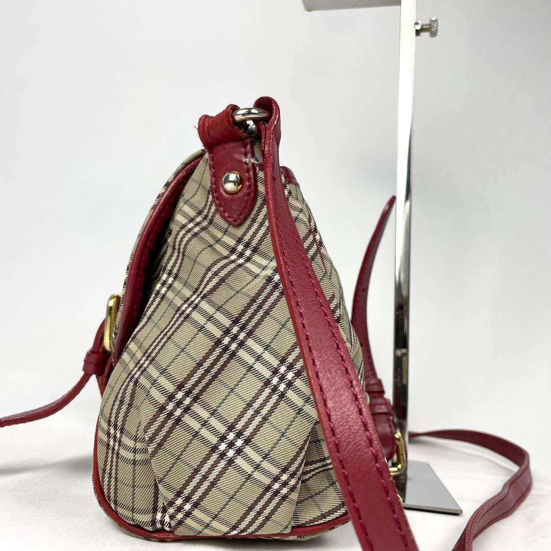 バーバリーブルーレーベル ショルダーバッグ　ノバチェック ロゴ金具 赤