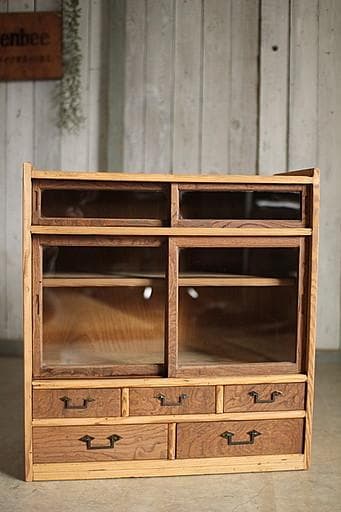 古い小ぶりな木枠のガラス戸棚×小引き出し5杯　食器棚　古家具　古民家