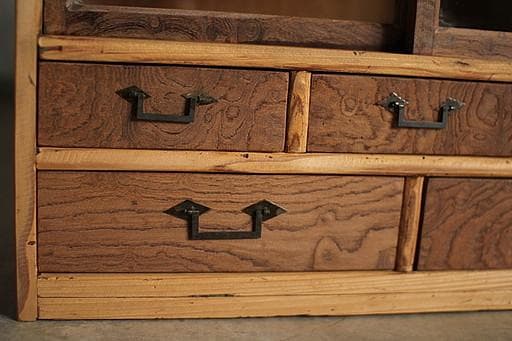 古い小ぶりな木枠のガラス戸棚×小引き出し5杯　食器棚　古家具　古民家