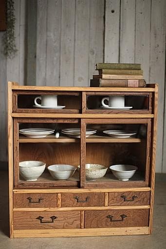 古い小ぶりな木枠のガラス戸棚×小引き出し5杯　食器棚　古家具　古民家