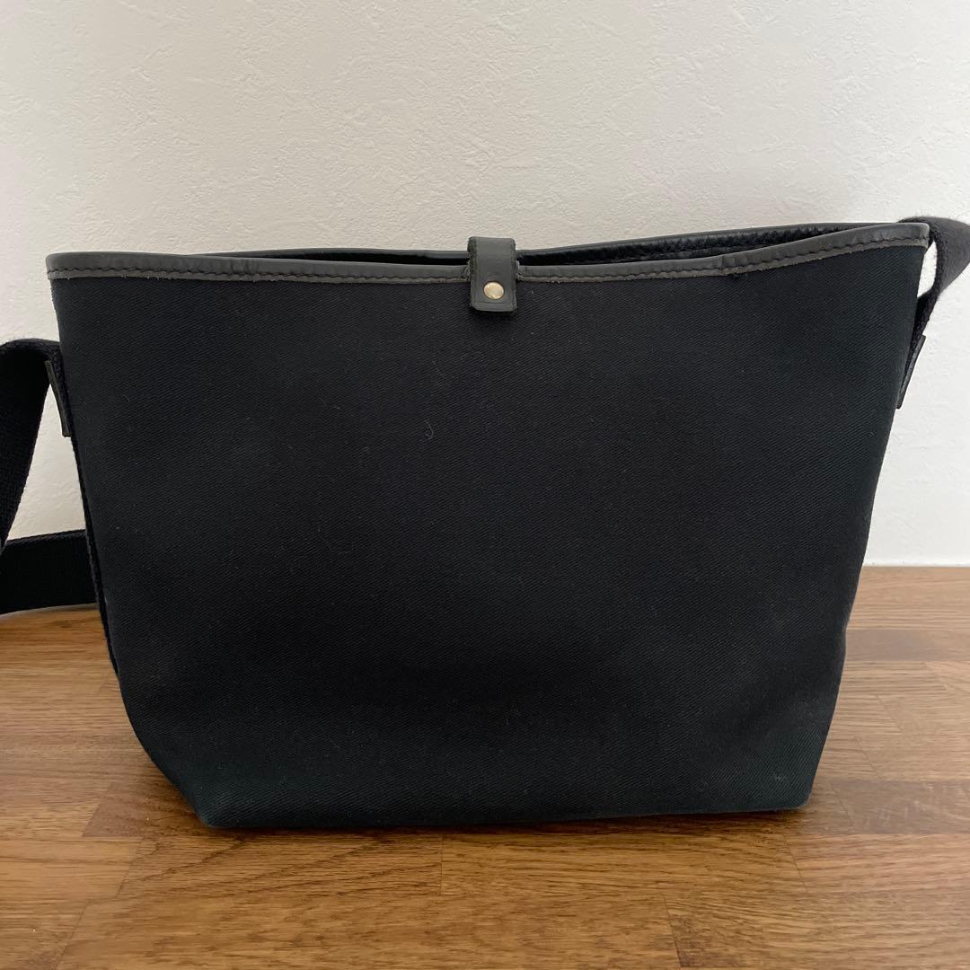 Brady 黒 キャンバス ショルダーバッグ