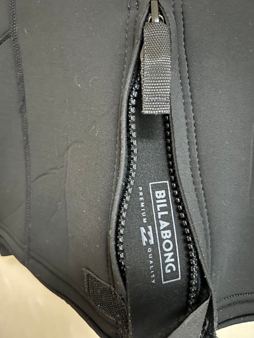 週末価格ビラボンウェットスーツ　Mサイズ