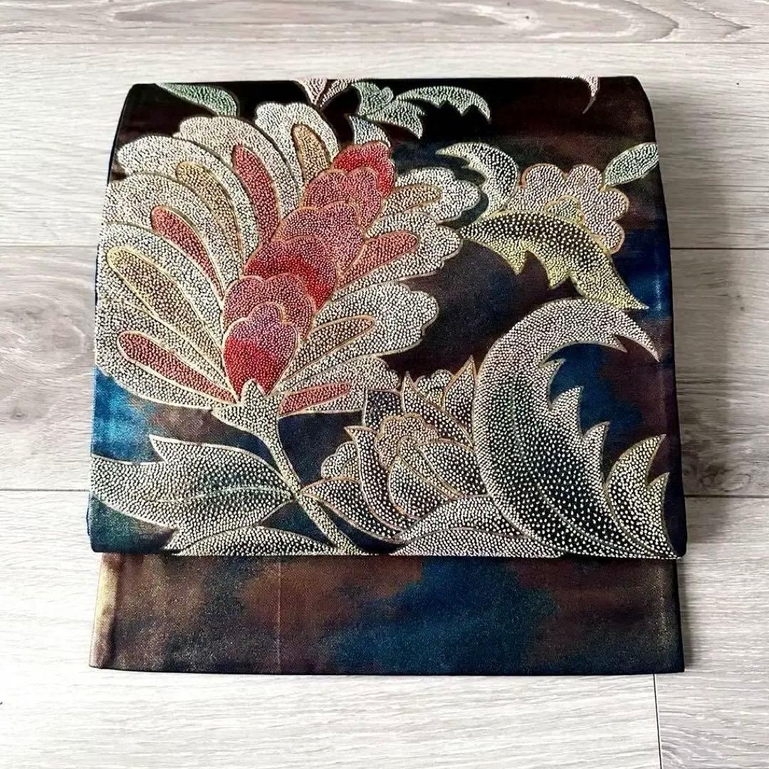 美品【袋帯】金通し 相良刺繍風 華文 唐花 紺×茶 グラデーション 424cm