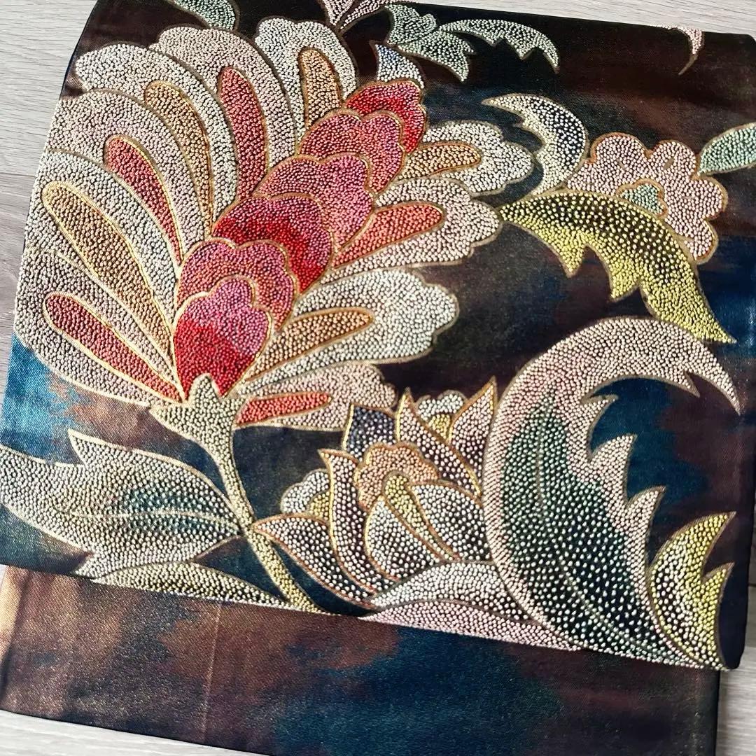 美品【袋帯】金通し 相良刺繍風 華文 唐花 紺×茶 グラデーション 424cm