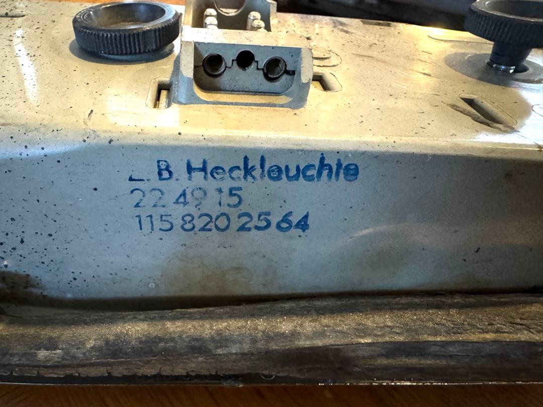 メルセデスベンツW114用前期用テールレンズ左右セット美品