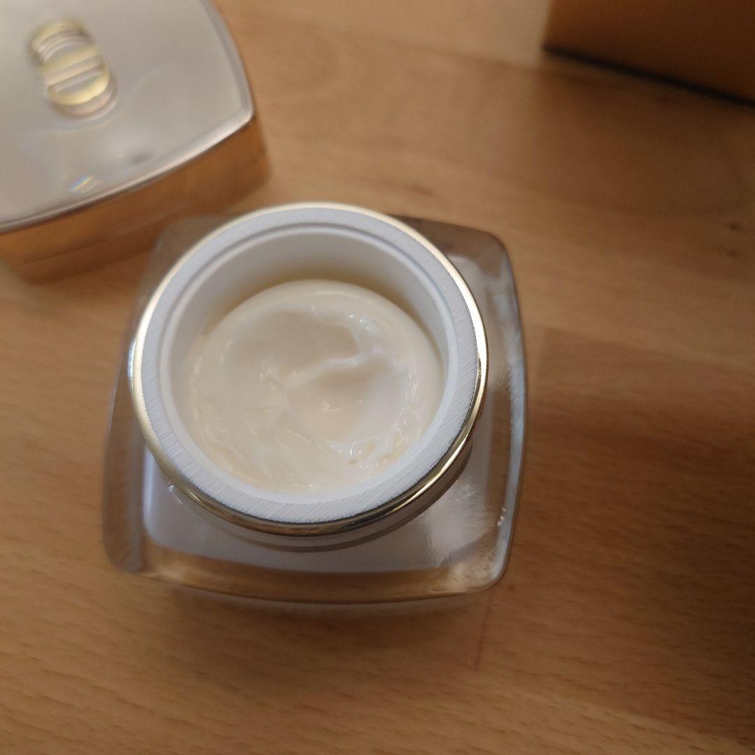 プレステージ　ラ　クレーム　ユー（目元用クリーム）