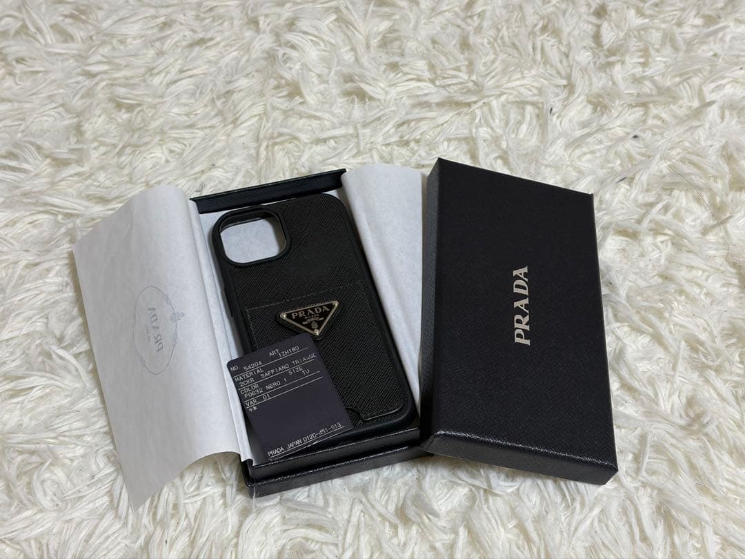 PRADA サフィアーノレザー iPhone15用ケース 美品