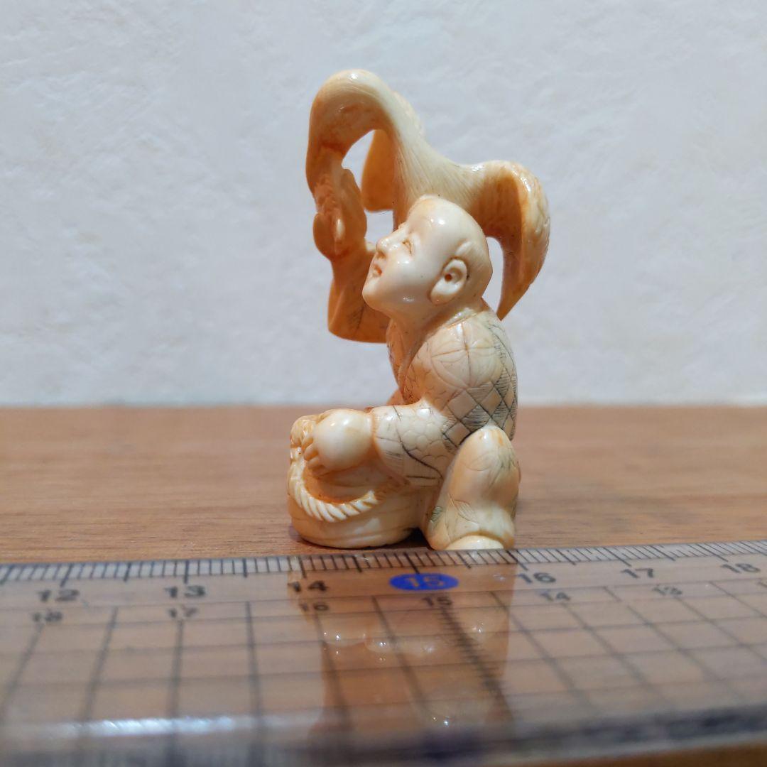 時代提げ物 人物根付 天然素材 在銘【鵜匠と鵜①】高さ約4.8cm 重さ約22ｇ