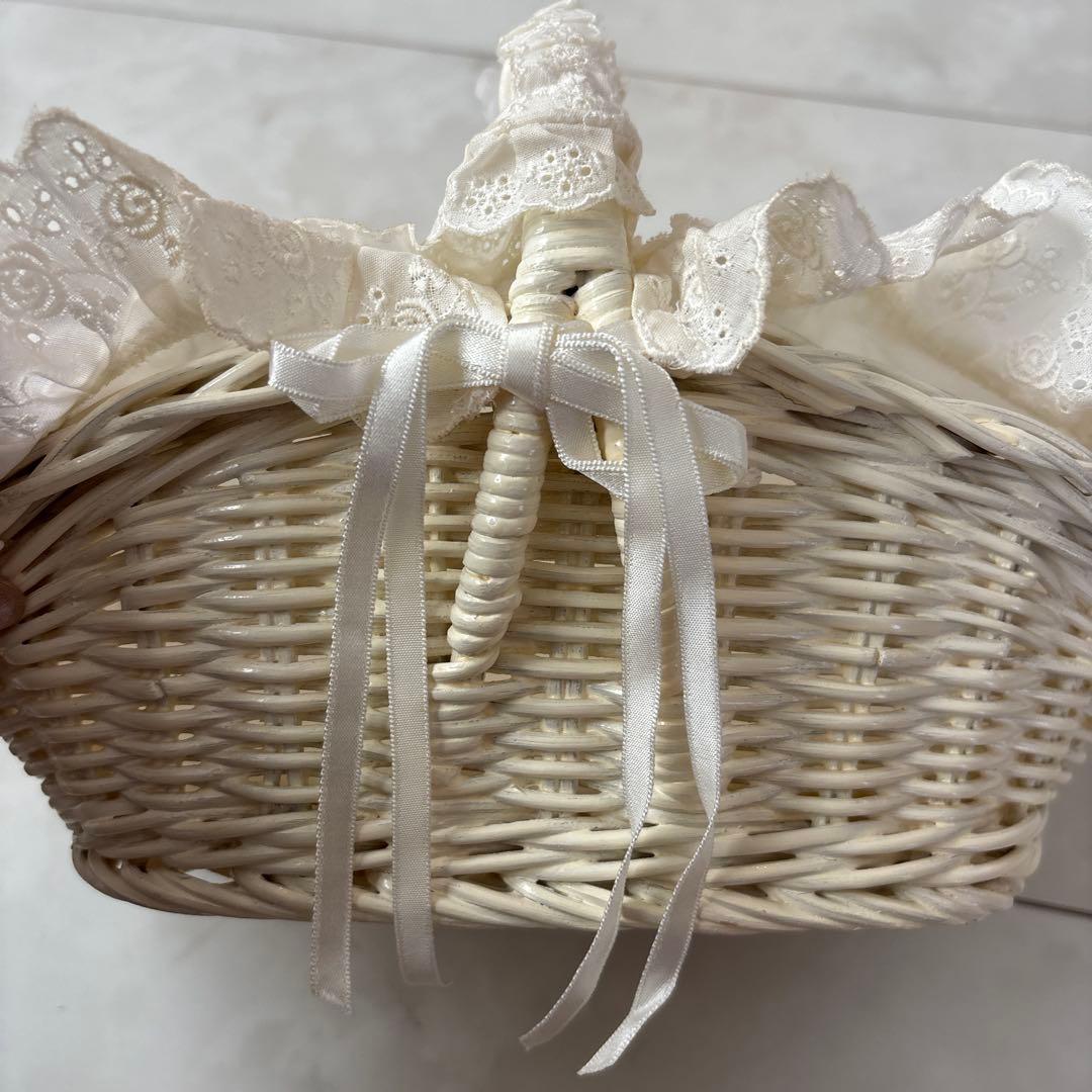 ルプラ　白いレース付き小物入れバスケット
