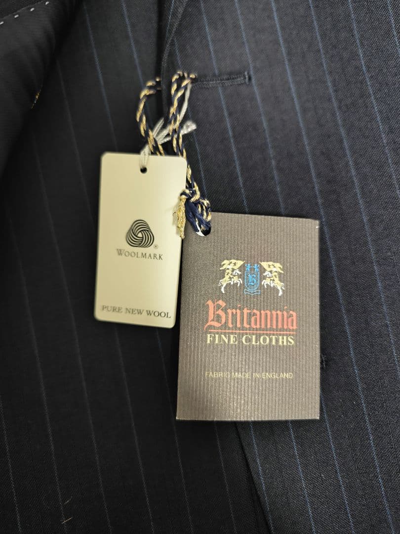 ​【新品・裾上げ前】Savile Rowスーツ 英国生地 濃紺ストライプ【A5】
