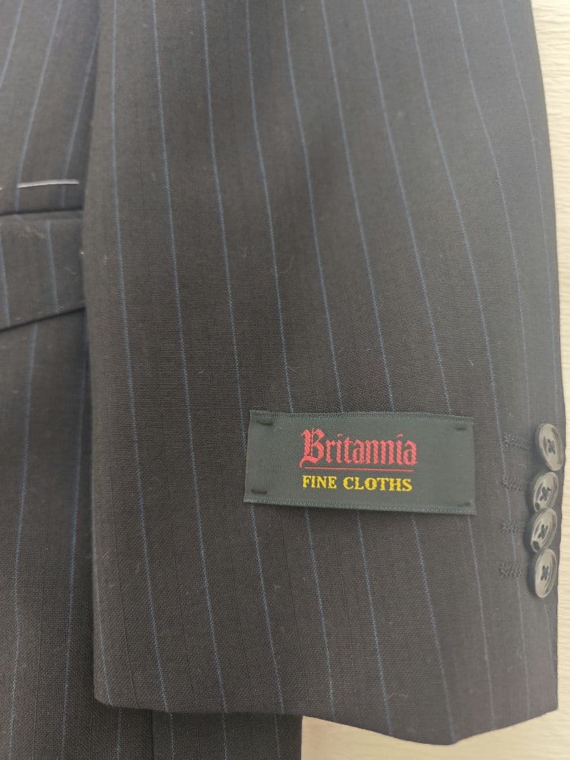 ​【新品・裾上げ前】Savile Rowスーツ 英国生地 濃紺ストライプ【A5】