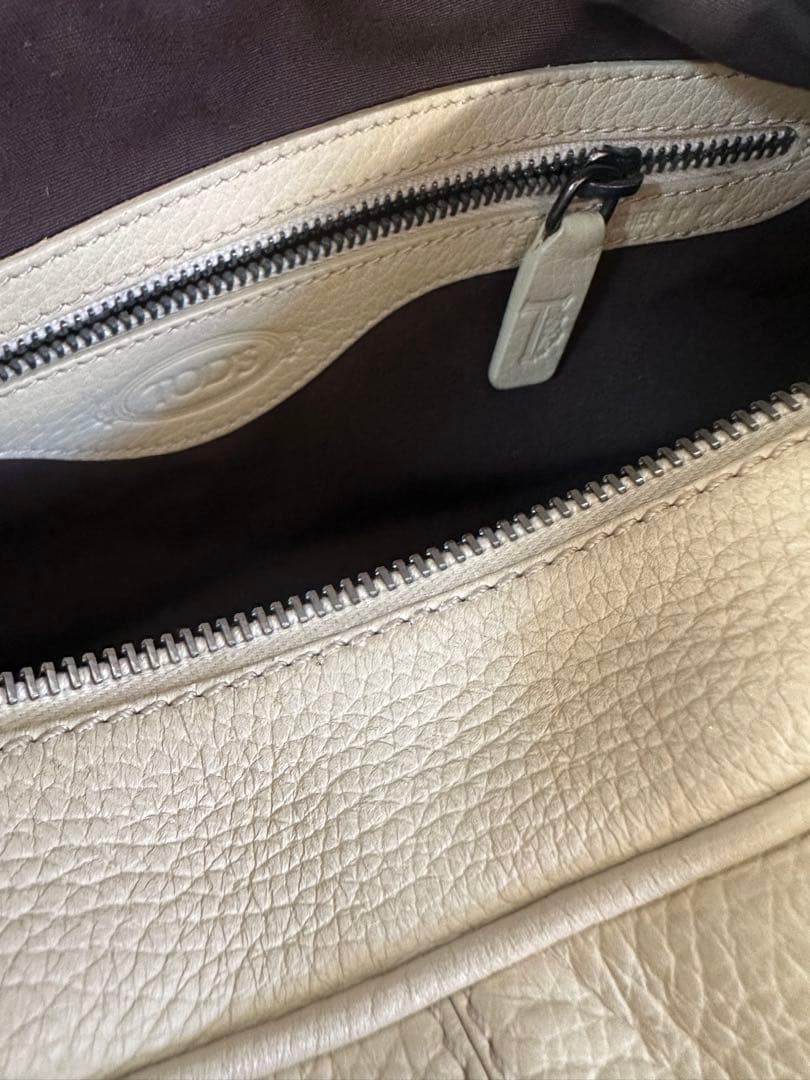 Tod’s ワンショルダー　革オフホワイト　バッグ
