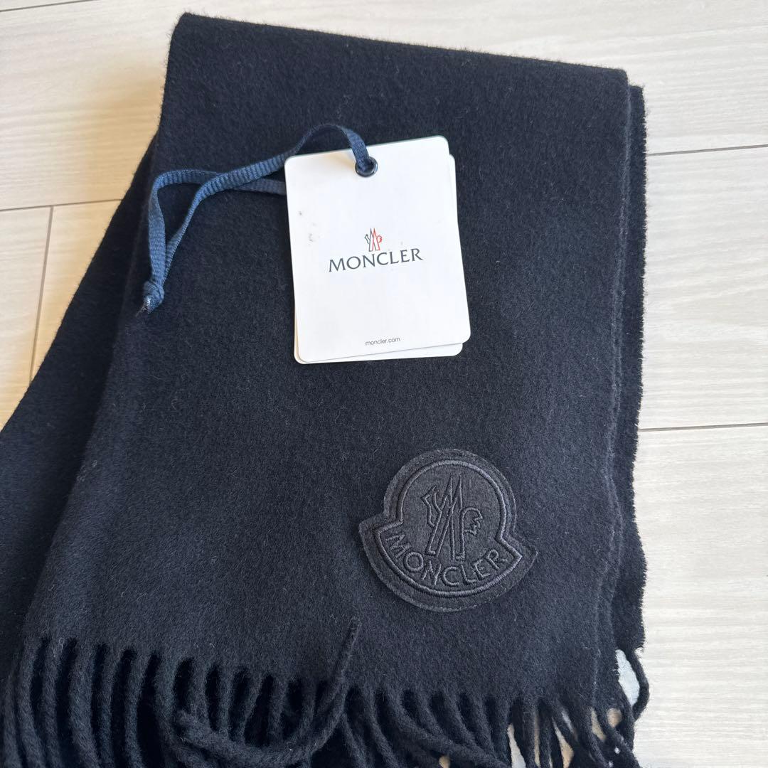 MONCLER 黒ウールマフラー フリンジ付き