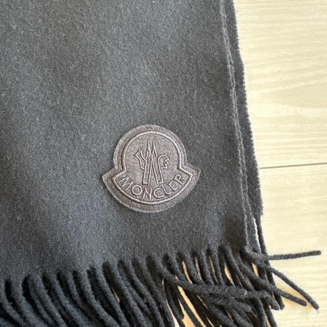 MONCLER 黒ウールマフラー フリンジ付き