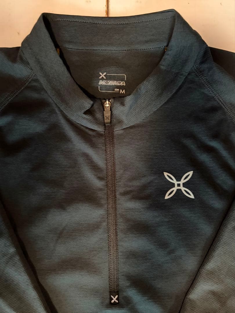 Montura ハーフジップ　ハイネックシャツ　M グレー/ゴールド