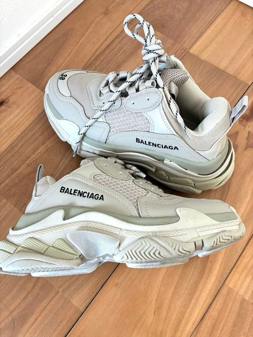 美品✴︎BALENCIAGA✴︎ベージュ スニーカー 38 Triple S 厚底