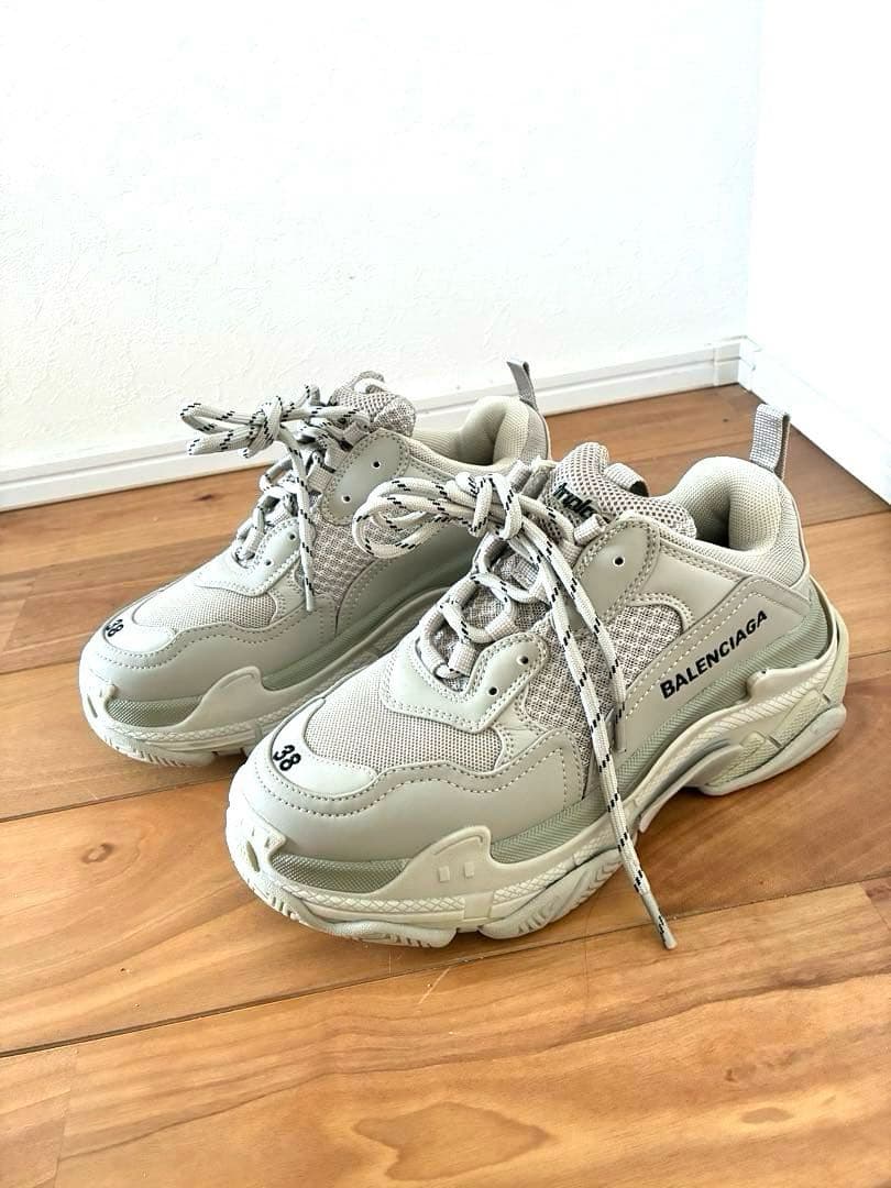 美品✴︎BALENCIAGA✴︎ベージュ スニーカー 38 Triple S 厚底