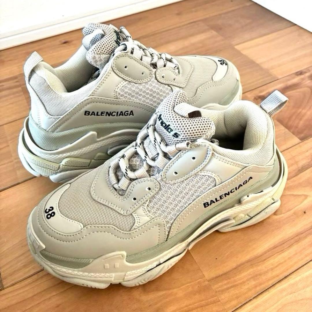 美品✴︎BALENCIAGA✴︎ベージュ スニーカー 38 Triple S 厚底