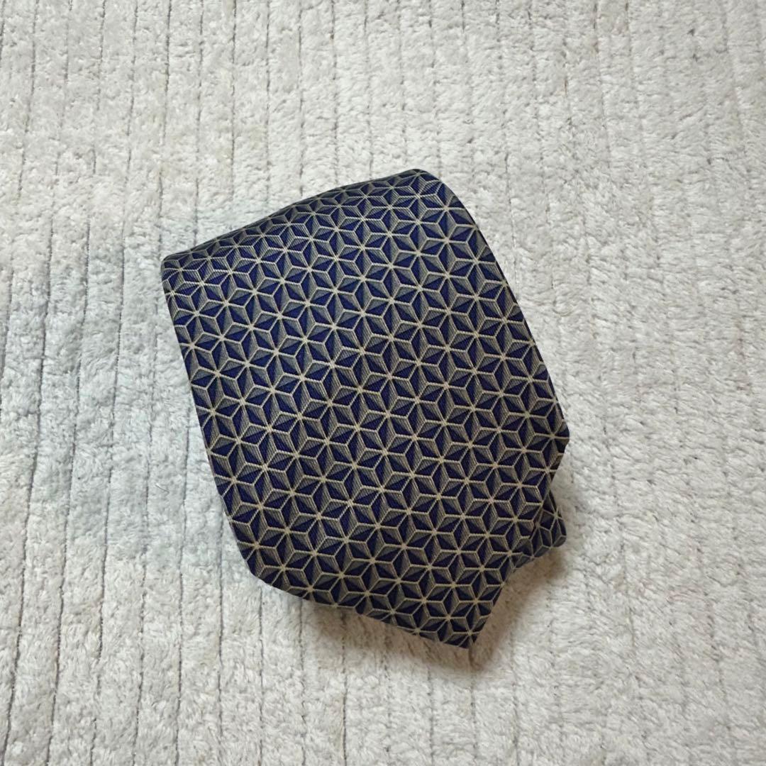 【未使用品】HERMES（エルメス） シルク100%ネクタイ スクウェア 立体柄