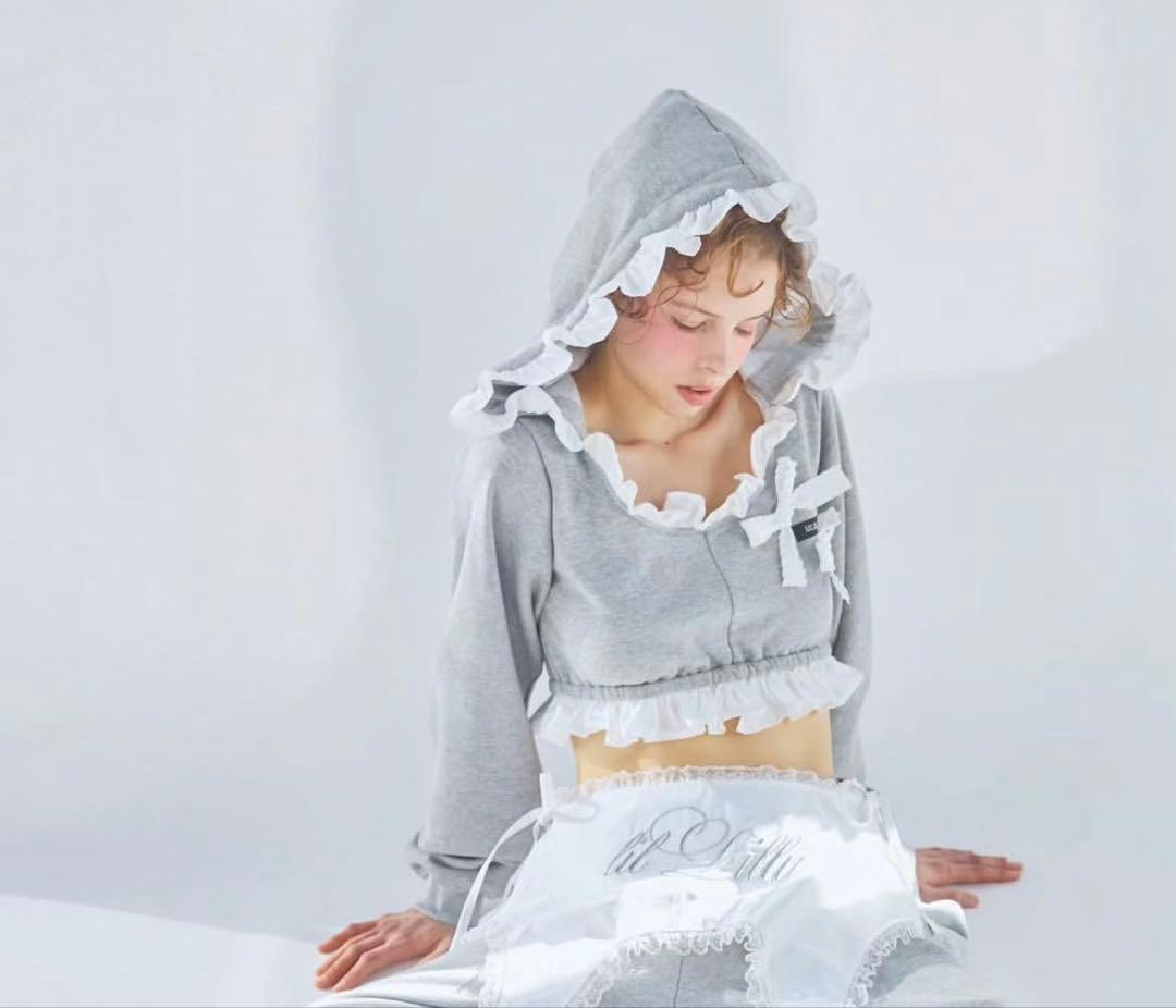 lillilyフリルスウェットフーディー グレー