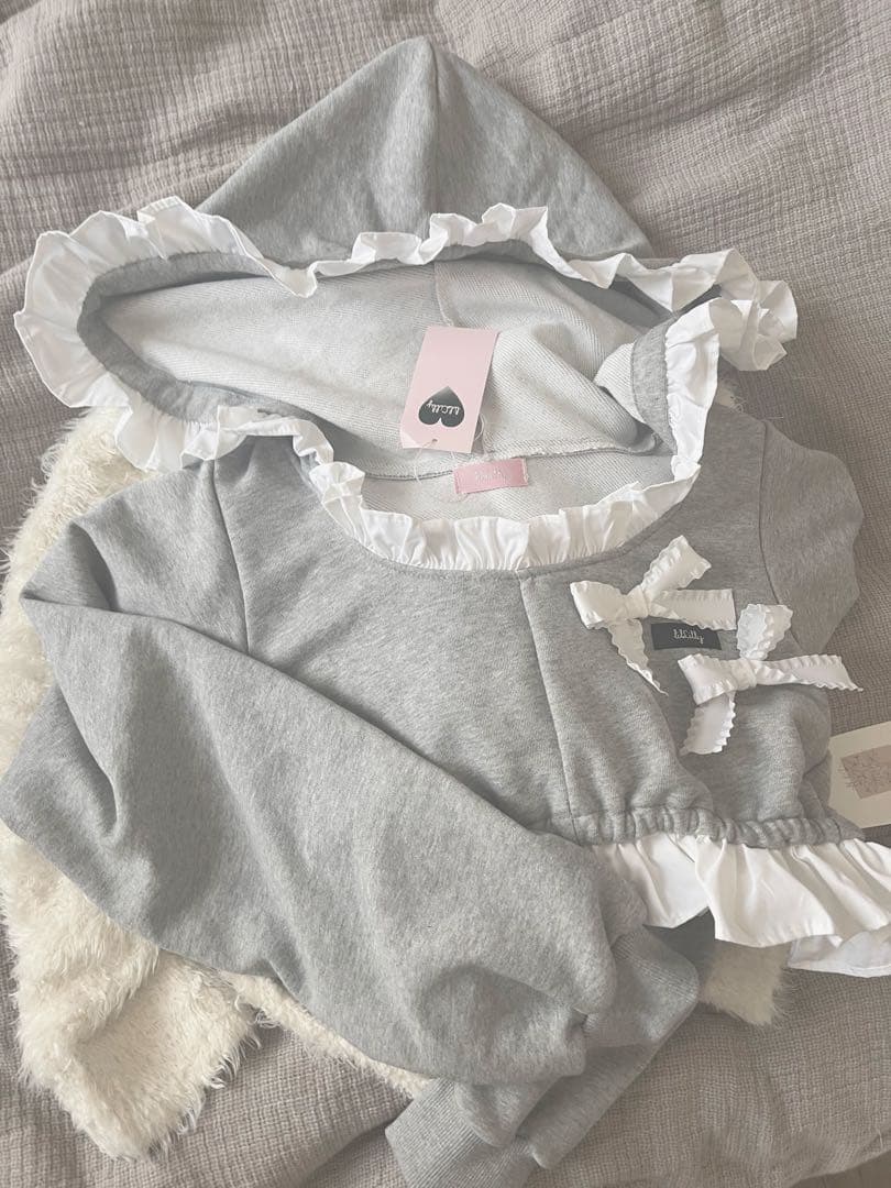 lillilyフリルスウェットフーディー グレー