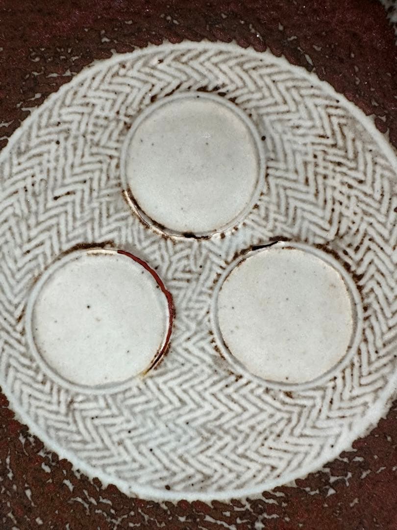 島岡達三　七寸皿　その1 窯傷を漆で埋めてあります