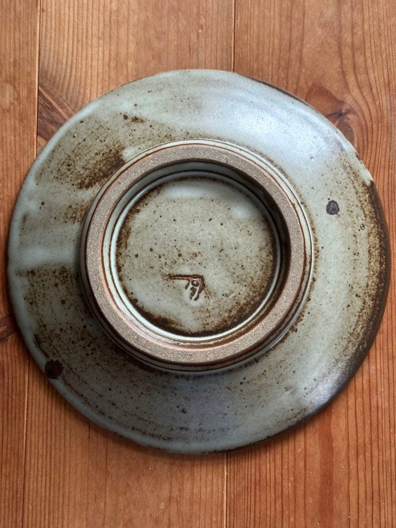 島岡達三　七寸皿　その1 窯傷を漆で埋めてあります